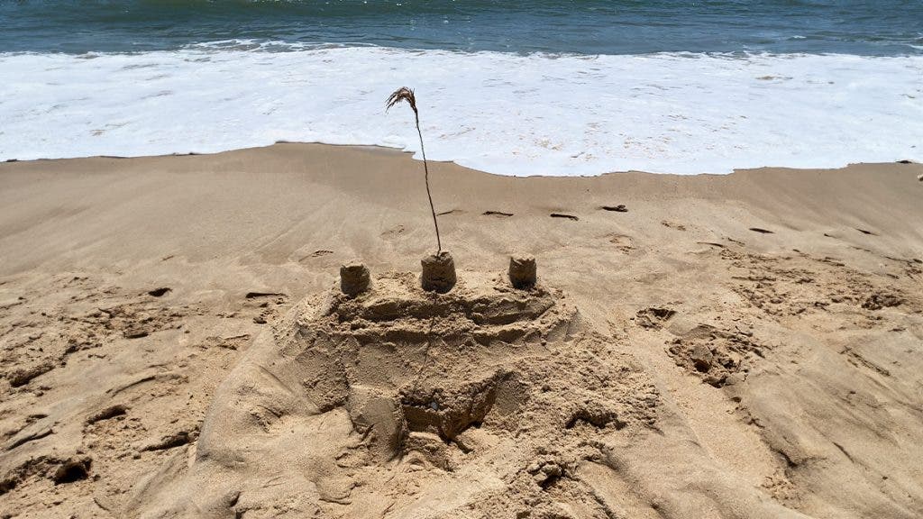 building-structures-at-the-beach-photo-by-mary-yam-wong