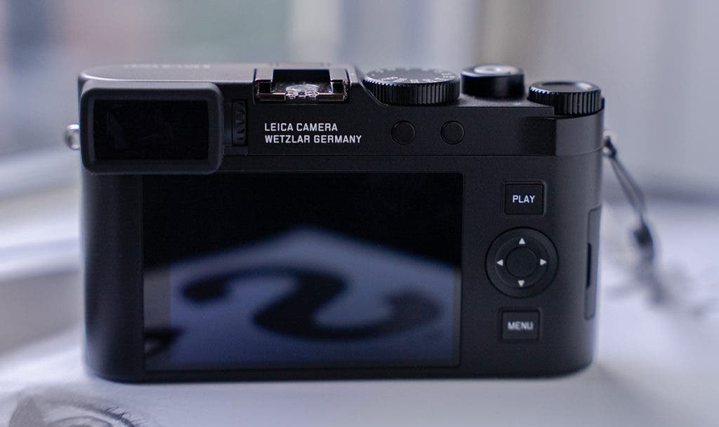 the-Leica-D-Lux-8-camera