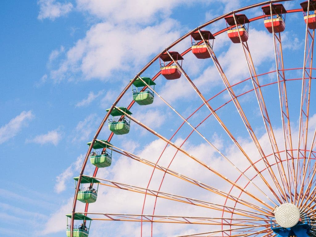 Photo of a ferris wheel on a sunny day