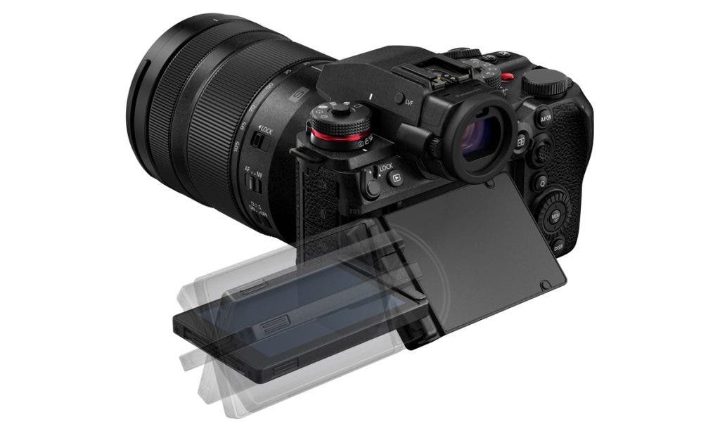 LUMIX S1RII flip screen