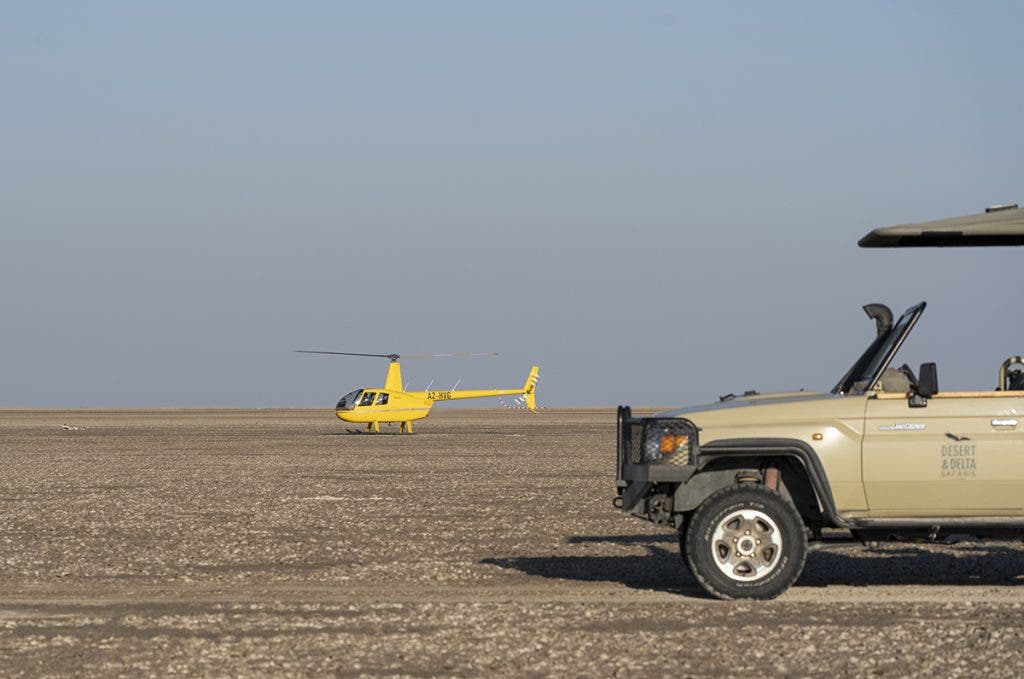 Helicopter-arrival-at-Makgadikgadi-Pans-sleepout_by-Stephanie-Vermillion