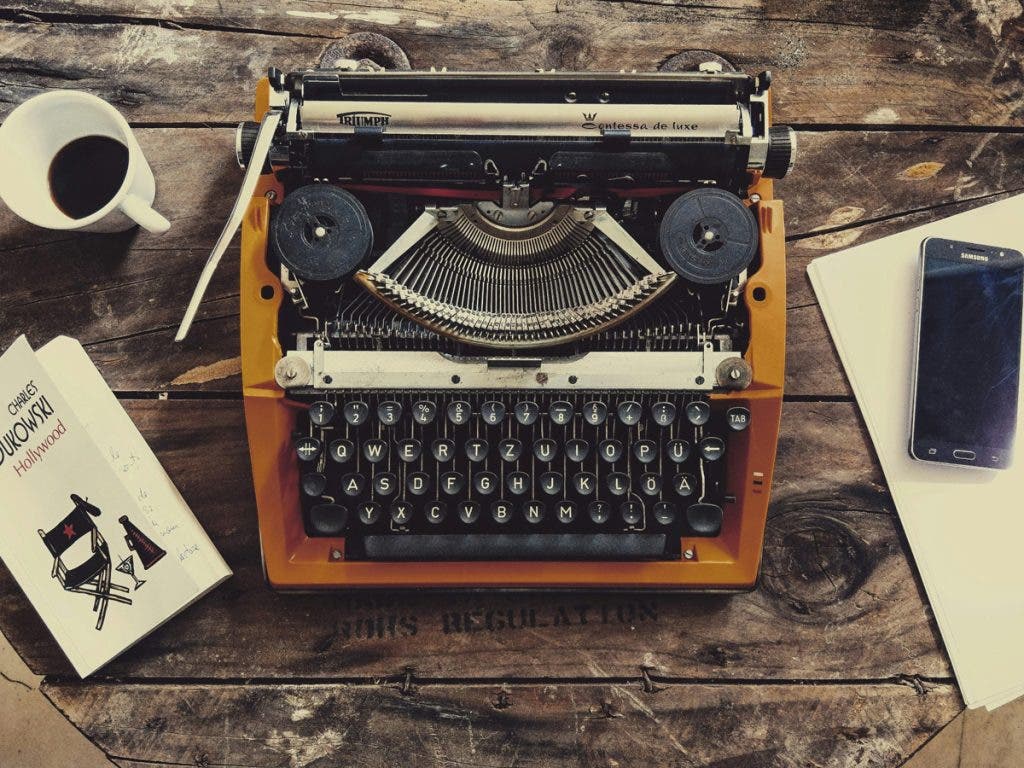 Clean color grading in this still life of an old typewriter and an iPhone