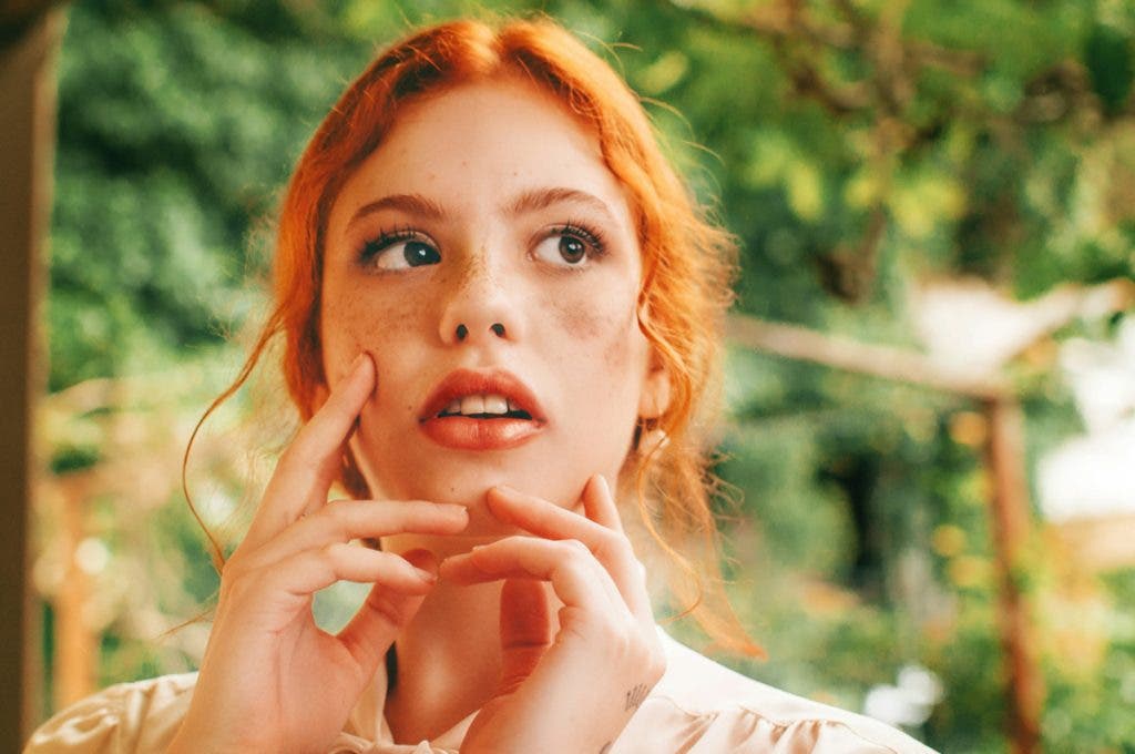 A close-up of a female shows how the cinematic triangle is used to create cinematic YouTube shots